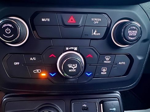 Used 2023 Jeep Renegade Trailhawk image 13