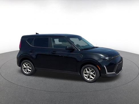 Used 2025 Kia Soul LX w/ LX Technology Package FWD image 2