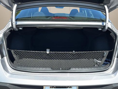 Used 2025 Hyundai Elantra SE image 10