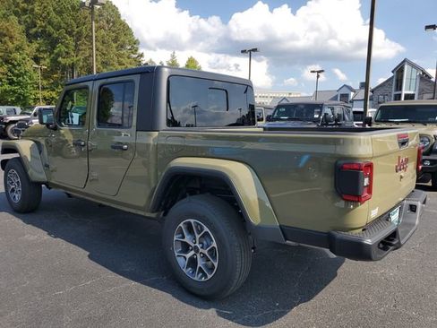 New 2025 Jeep Gladiator Sport image 4