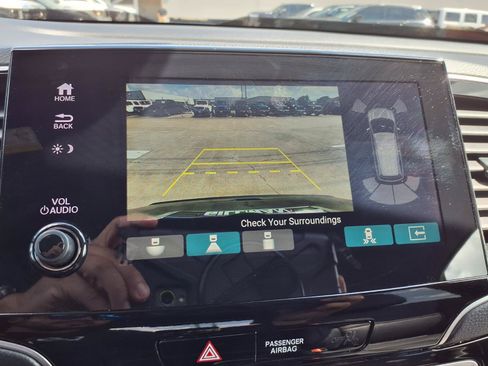 Used 2025 Honda Passport Black Edition image 7