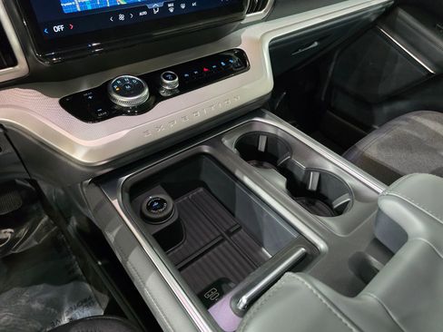 New 2026 Ford Expedition Active image 33