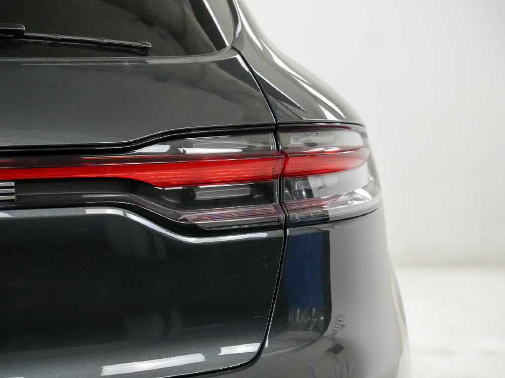 Certified 2026 Porsche Macan AWD/4WD image 12