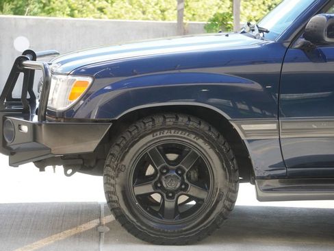 Used 2004 Toyota Land Cruiser AWD/4WD image 37