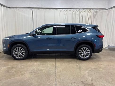 Used 2025 Buick Enclave Preferred FWD image 7