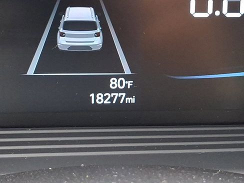 Certified 2023 Hyundai Venue Limited w/ Cargo Package image 20