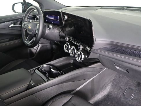 Used 2025 Chevrolet Blazer EV LT image 25