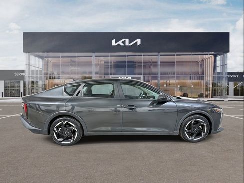 Used 2025 Kia K4 EX image 9