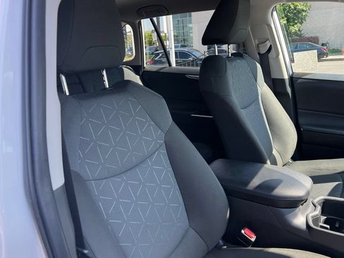 Used 2025 Toyota RAV4 XLE FWD image 17