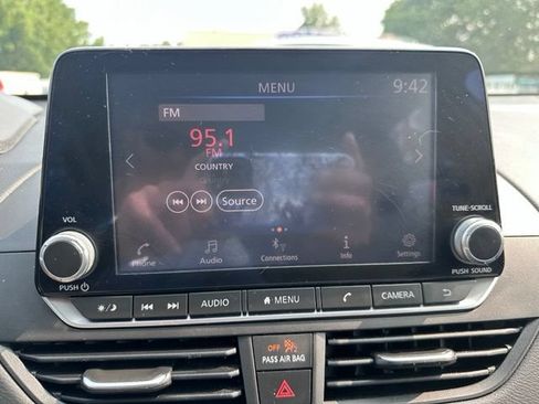 Used 2020 Nissan Altima 2.5 S FWD image 11