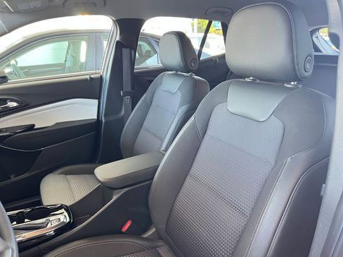 Used 2025 Chevrolet Trax LT image 36