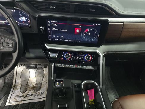 Used 2023 GMC Sierra 1500 Denali Ultimate image 12