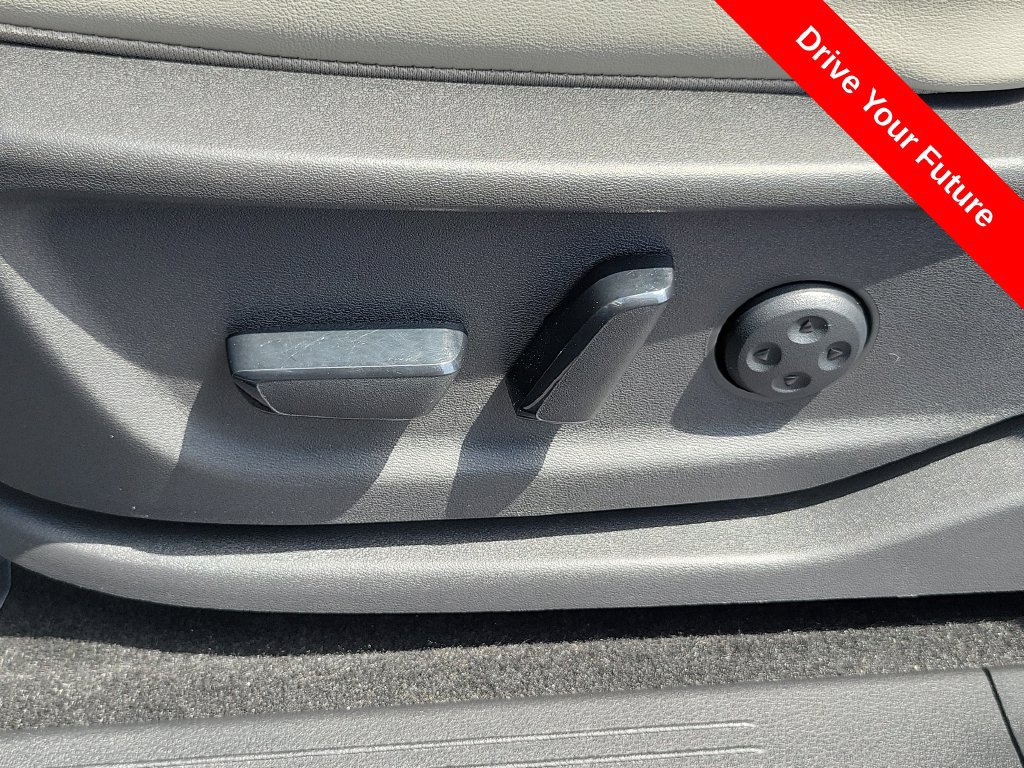 Used 2024 Nissan Ariya FWD image 17