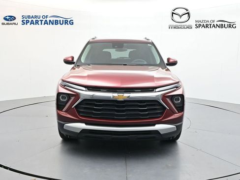Used 2025 Chevrolet TrailBlazer LT FWD image 2