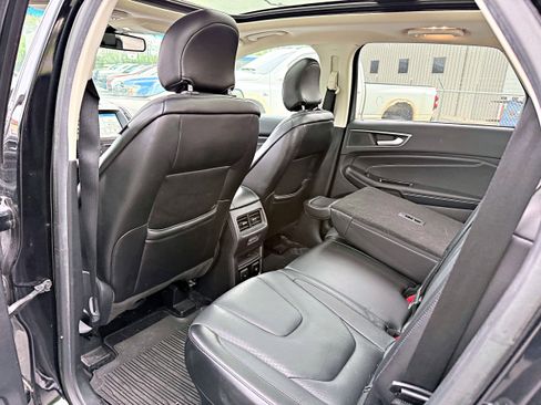 Used 2018 Ford Edge Titanium w/ Equipment Group 301A AWD/4WD image 20