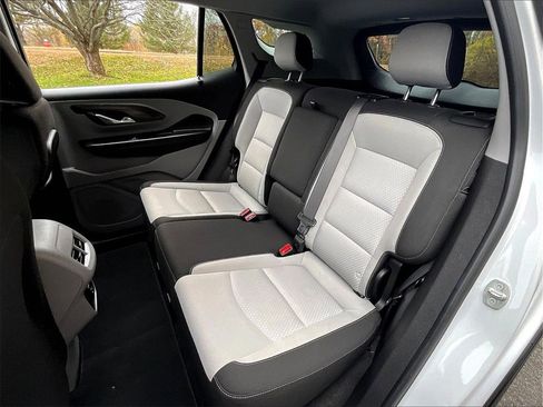 Used 2023 GMC Terrain SLE w/ Driver Convenience Package image 25