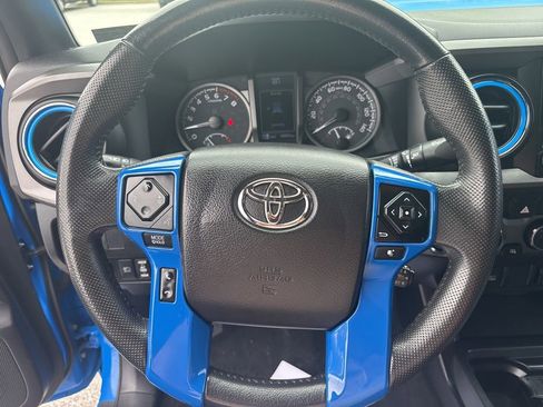 Used 2021 Toyota Tacoma TRD Sport AWD/4WD image 21