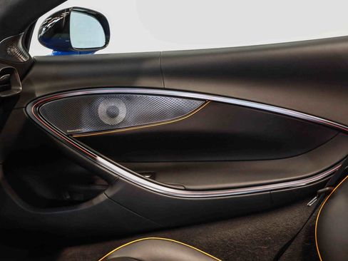 Used 2025 McLaren Artura Spider RWD image 37