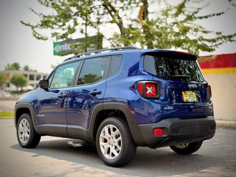 Used 2017 Jeep Renegade Latitude AWD/4WD image 5