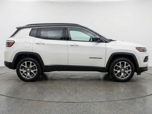 Used 2025 Jeep Compass Trailhawk AWD/4WD image 8