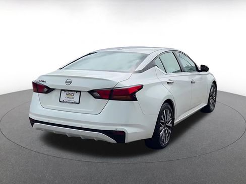Used 2025 Nissan Altima 2.5 SV FWD image 14