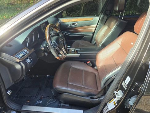 Used 2014 Mercedes-Benz E 550 4MATIC Sedan image 19