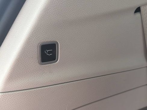 Used 2023 Chrysler Pacifica Touring-L FWD image 25