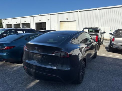 Used 2025 Tesla Model Y Long Range AWD/4WD image 6
