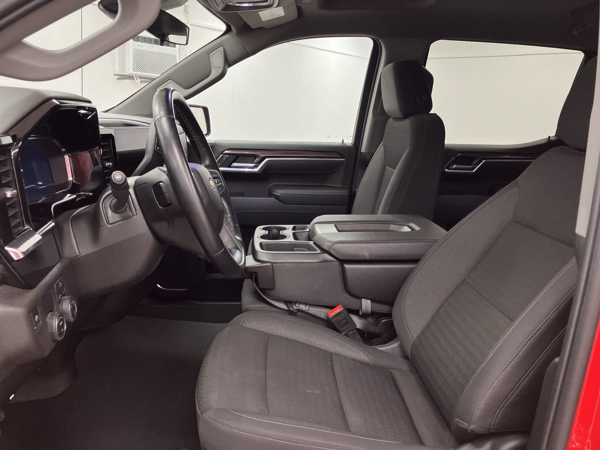 Used 2025 Chevrolet Silverado 1500 LT RWD image 9