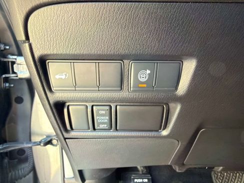 Used 2021 Nissan Armada SL w/ Captain's Chairs Package AWD/4WD image 31