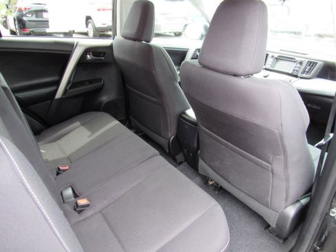 Used 2016 Toyota RAV4 XLE AWD/4WD image 35