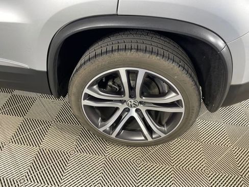 Used 2017 Volkswagen Tiguan SEL AWD/4WD image 22