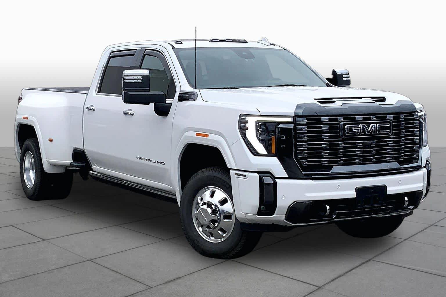 Used 2024 GMC Sierra 3500 Denali Ultimate AWD/4WD image 3