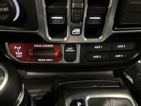 Used 2024 Jeep Wrangler Unlimited Sport AWD/4WD image 23