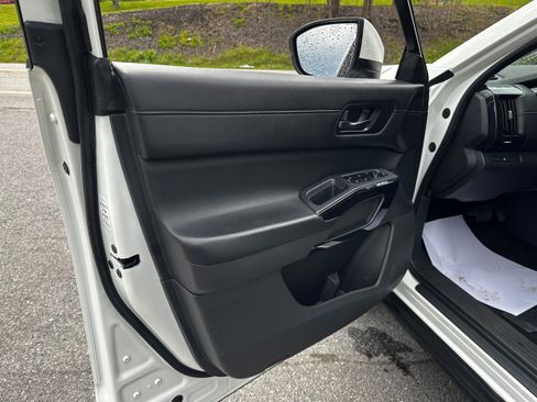 Used 2023 Nissan Pathfinder SV AWD/4WD image 28