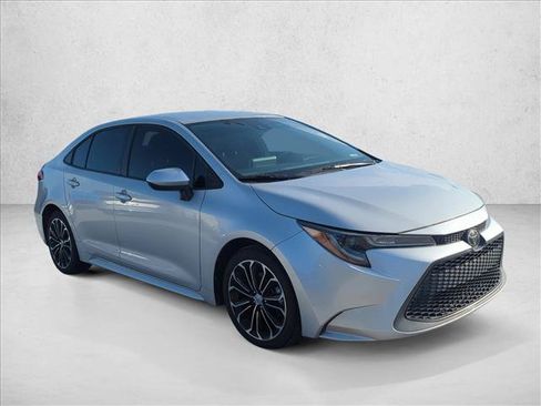 Used 2021 Toyota Corolla LE FWD image 3