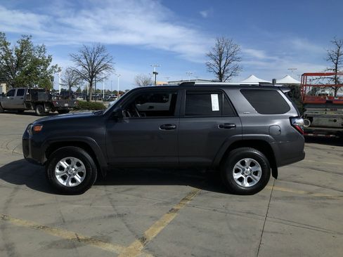 Used 2023 Toyota 4Runner SR5 AWD/4WD image 10