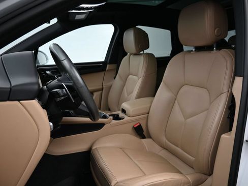 Certified 2023 Porsche Macan AWD/4WD image 5