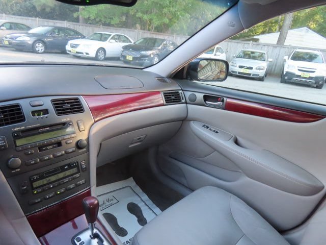 Used 2004 Lexus ES 330 w/ Premium Pkg FWD image 20