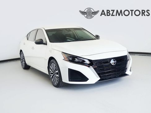 Used 2025 Nissan Altima 2.5 SV FWD image 1