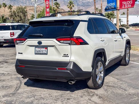 Used 2021 Toyota RAV4 XLE Premium AWD/4WD image 7