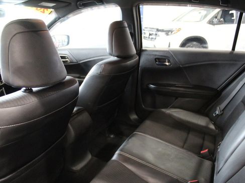 Used 2017 Honda Accord Sport image 16