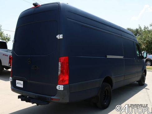 Used 2022 Mercedes-Benz Sprinter 4500 image 5