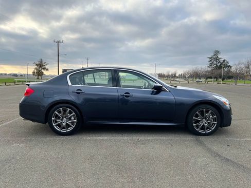 Used 2012 INFINITI G37 Journey w/ Premium Pkg image 4