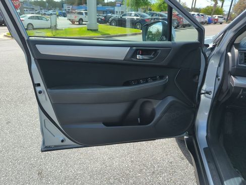 Used 2017 Subaru Outback 2.5i Premium image 18