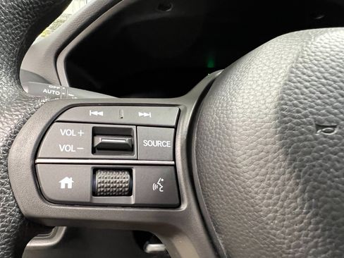 Used 2025 Honda HR-V LX image 17
