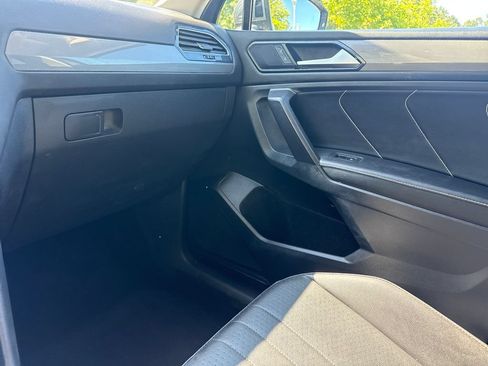 Used 2022 Volkswagen Tiguan SE AWD/4WD image 17