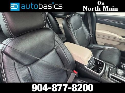 Used 2021 Chrysler 300 Touring w/ Chrome Appearance Package RWD image 21