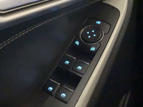 Used 2020 Ford Explorer XLT w/ Equipment Group 202A image 9