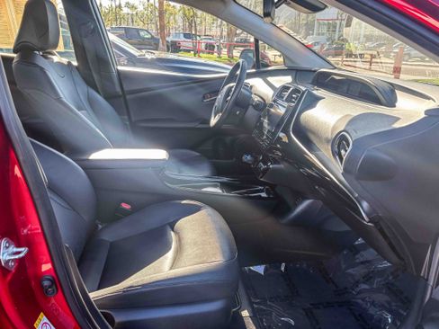Used 2016 Toyota Prius Four w/ Advanced Technology Package image 19